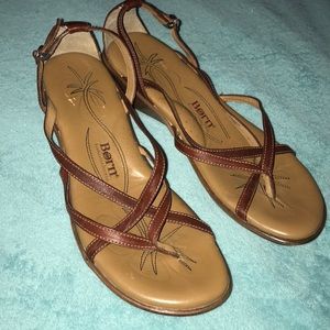 Born Size 11 Strappy Sandals EUC Leather Wood Heel